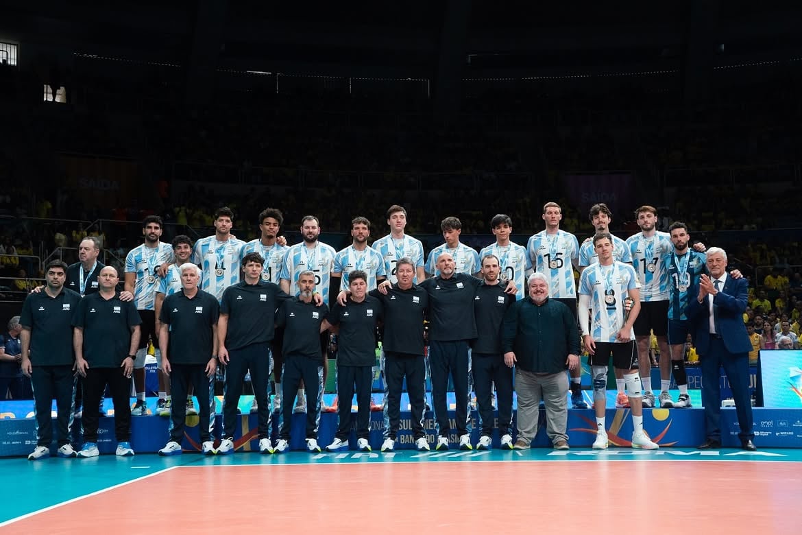 A Argentina le queda una chance más para conseguir un boleto a los Juegos Olímpicos de Los Ángeles 2028 (@voley_feva)