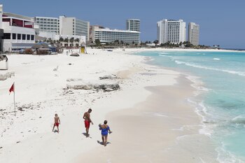 El turismo que visitaba Cancún