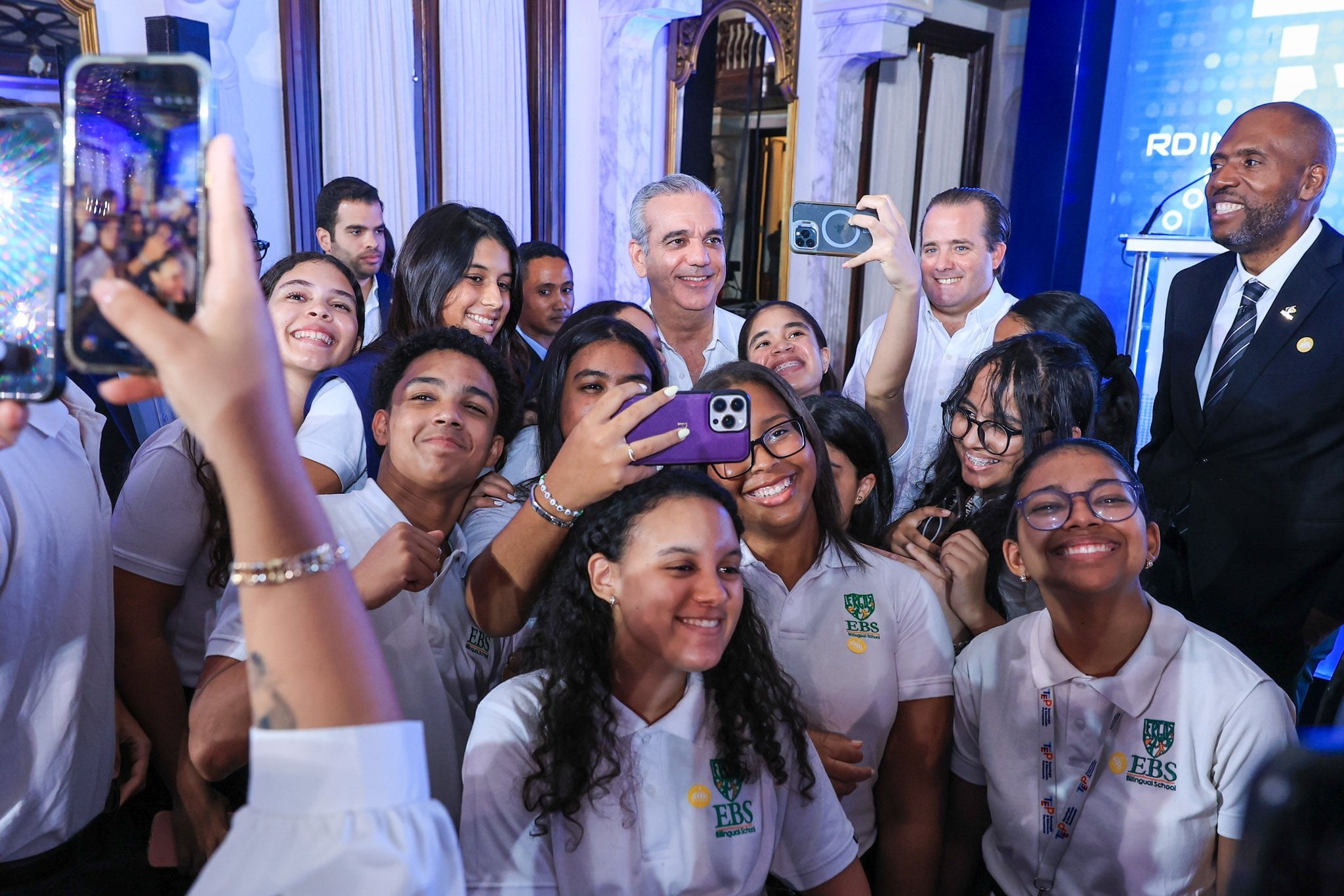 La distinción se otorga a jefes de Estado elegidos democráticamente cuyo trabajo haya dejado un impacto profundo y duradero en su país y en la región.