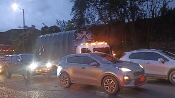 Amaneció cerrada la vía al