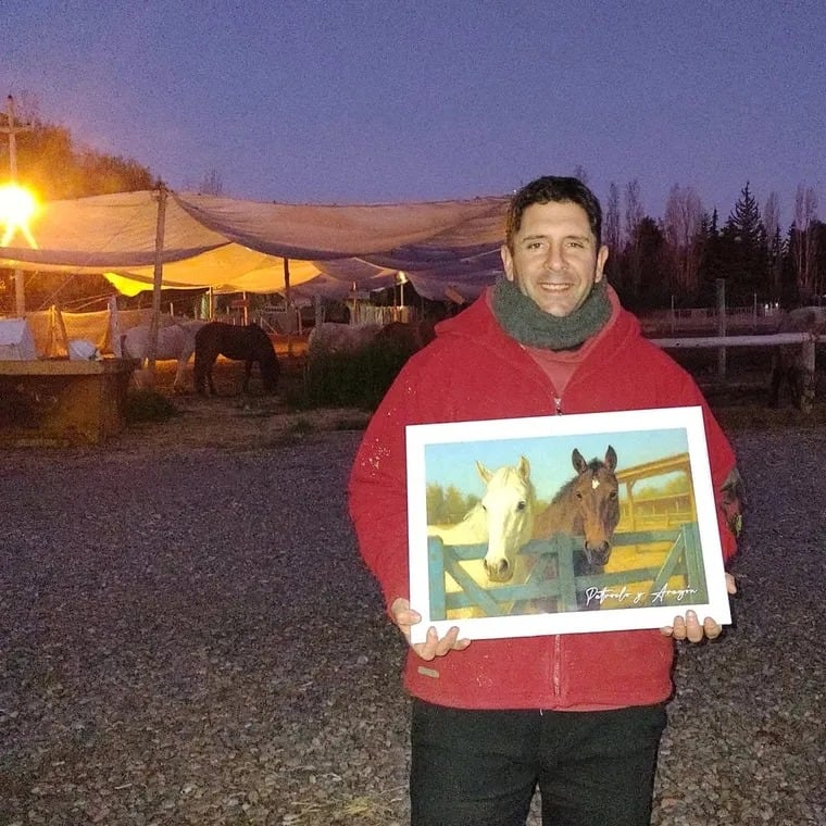 Como abogado, Allende Bermejo fundó Pempa, una ONG dedicada al rescate y la rehabilitación de caballos y burros maltratados en Mendoza