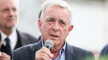 Álvaro Uribe no llegará al