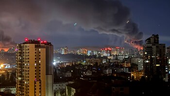 Se eleva humo tras un