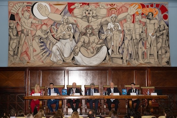 En el Aula Magna, Débora