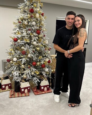 Gonzalo Montiel y su pareja