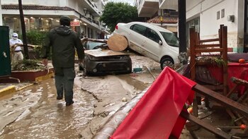 Dos muertos, desaparecidos y derrumbes: