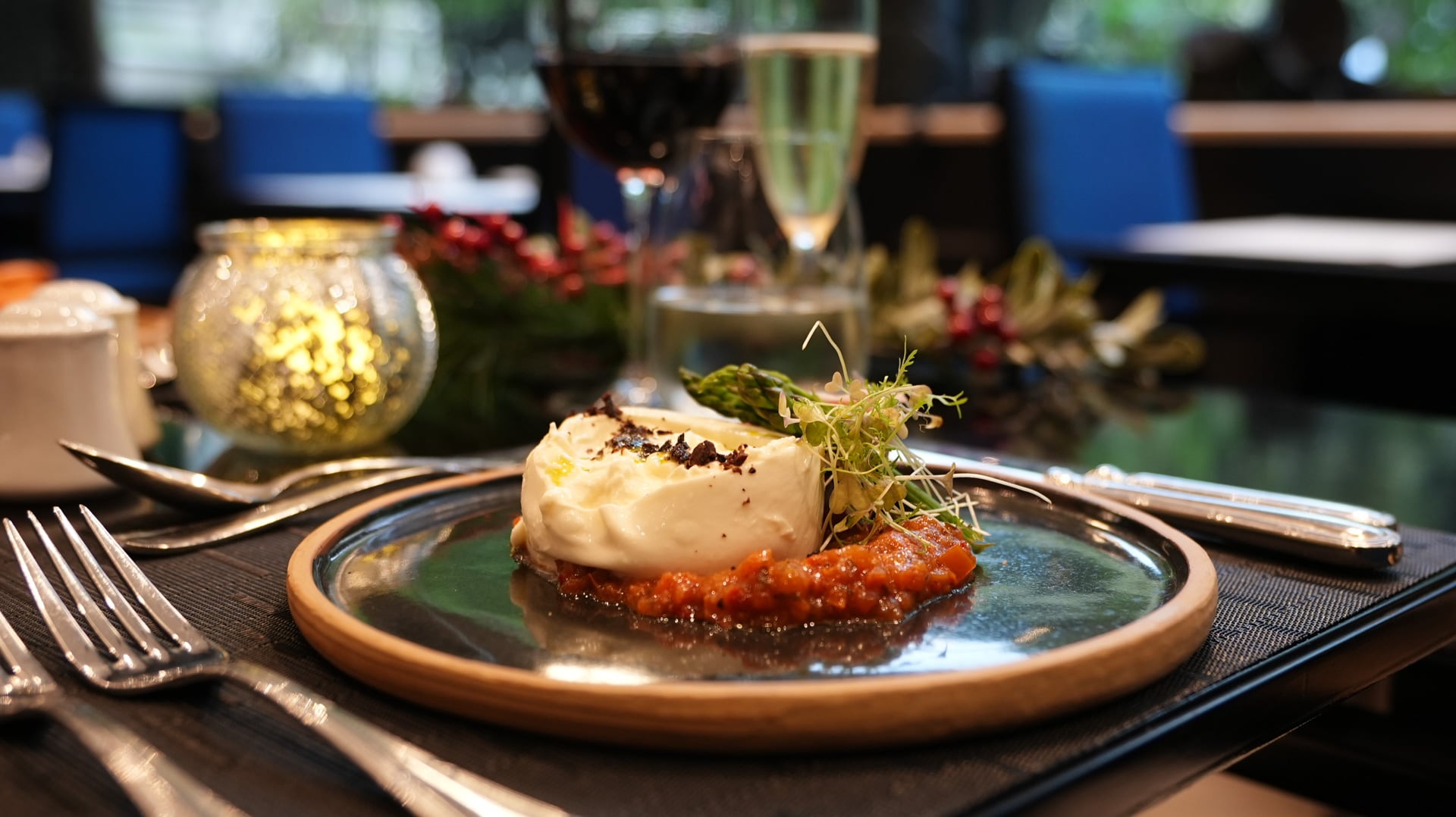 Quesos artesanales, vitel toné tradicional y lomo de jabalí curado se encuentran entre las entradas destacadas