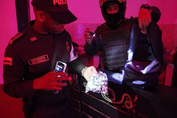 La Policía incautó estupefacientes, armas y productos derivados del tabaco durante el operativo en Teusaquillo - crédito Policía Nacional
