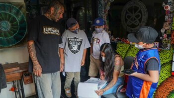 De izq. a der. "Plaga,