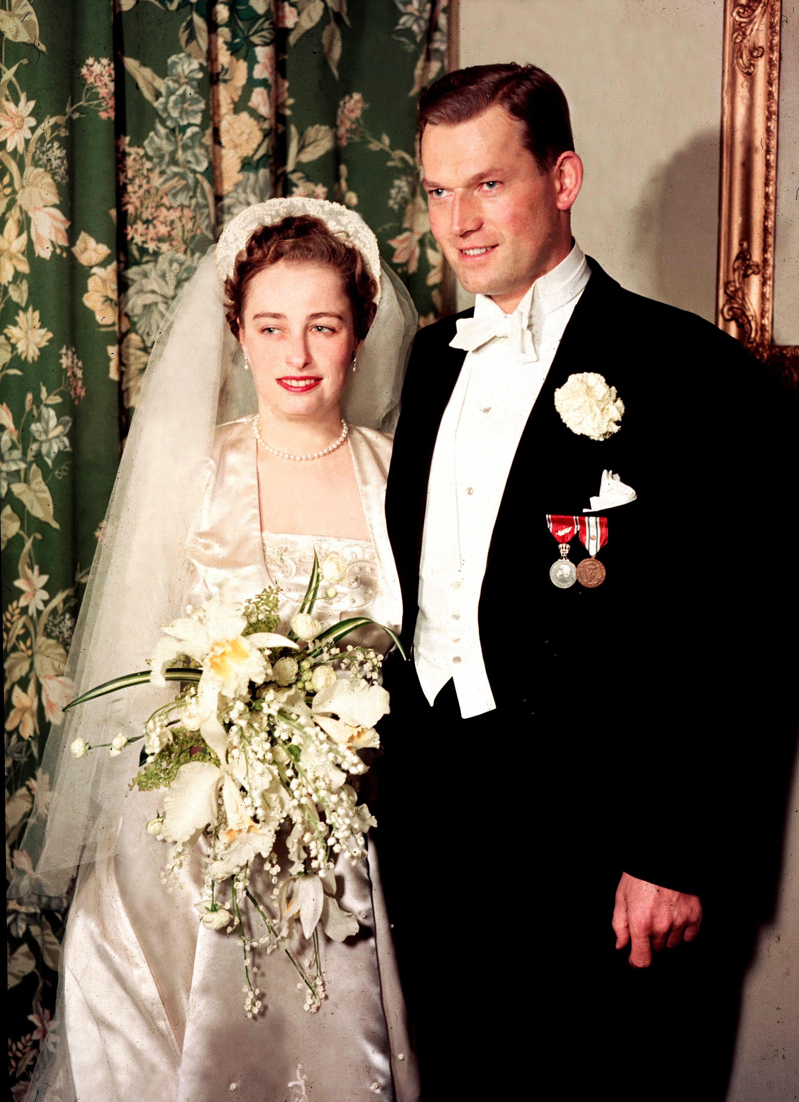 Retrato de la boda de la princesa noruega Ragnhild y el veterano de guerra Erling Lorentzen en 1952 (Stock Photo: NTB archive / NTB)