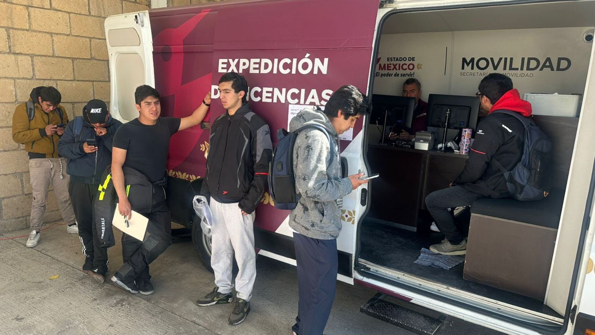 Cinco unidades móviles brindarán atención esta semana para que los conductores mexiquenses puedan tramitar su licencia de conducir (X@SEMOV_Edomex)
