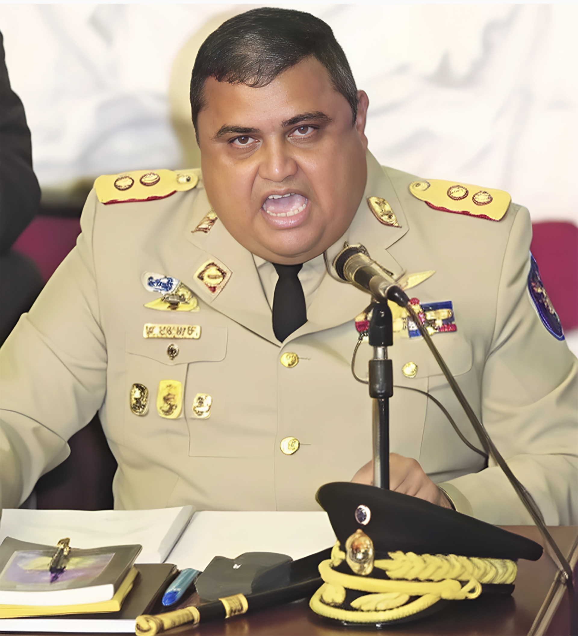 El general Manuel Antonio Rosendo, jefe del Comando Unificado de la Fuerza Armada para el 11 de Abril 2002 fue excluido de la Red Tiburón