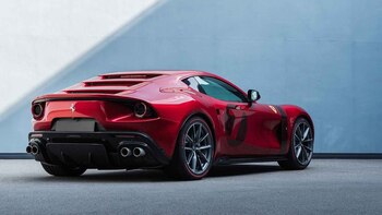 Sin luneta trasera, con alerón