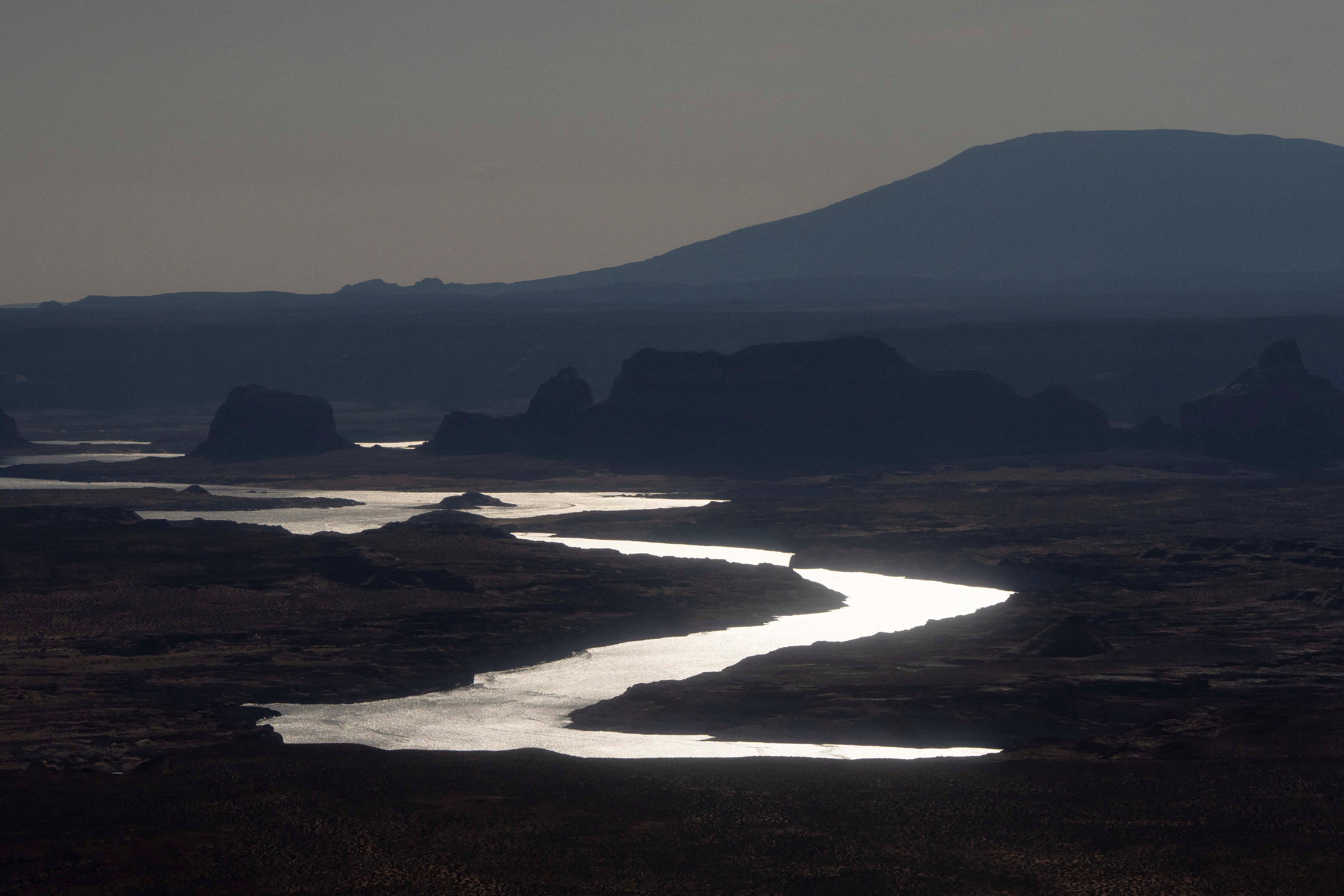 El cauce del río Colorado, con niveles de agua por debajo del promedio, ilustra la gravedad de la sequía en el suroeste de Estados Unidos (REUTERS/Rebecca Noble)