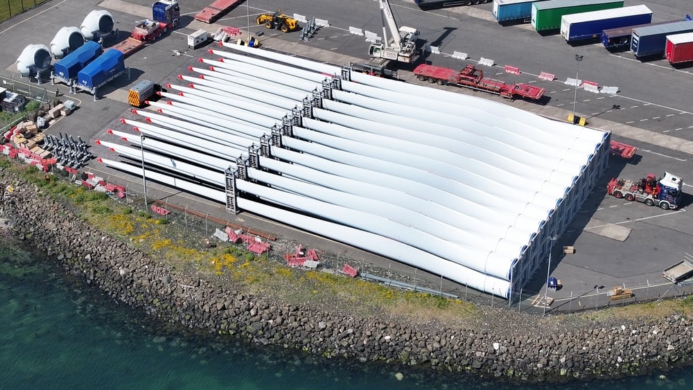 De acuerdo con el Foro Económico Mundial, la disponibilidad de electricidad limpia condiciona tanto la inversión como las operaciones logísticas diarias (Foto: Shutterstock)