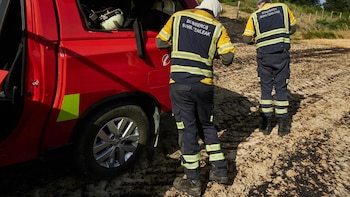 La orografía dificulta la extinción del incendio forestal de Urzainki