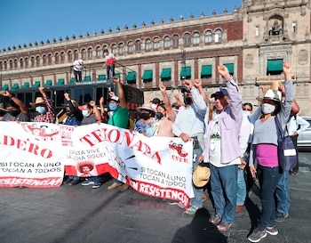 Un grupo de maestros de