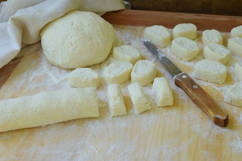 Es fundamental hacer los ñoquis en un espacio libre de gluten (Getty)