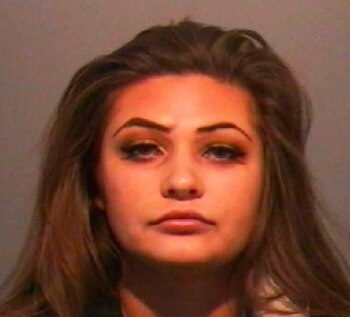 Una ‘escort’ de 23 años forzó a una joven de 16 a tener sexo con 17 hombres en un solo día para que le pagara una deuda