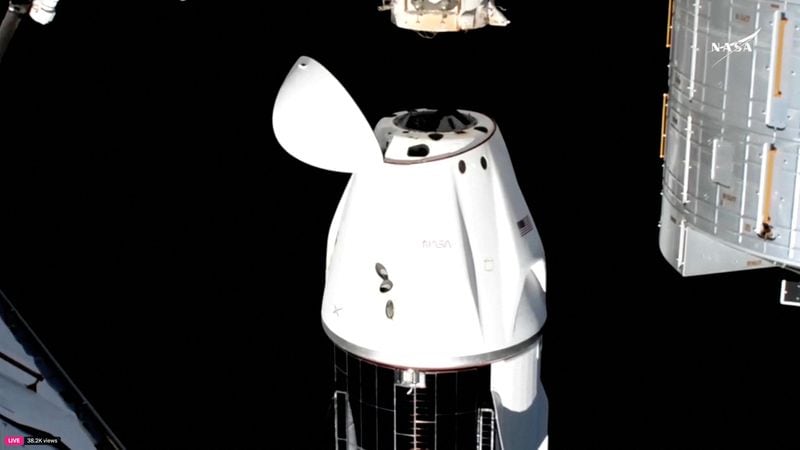 La maniobra de desacople lleva más de tres horas (NASA/Handout via REUTERS)