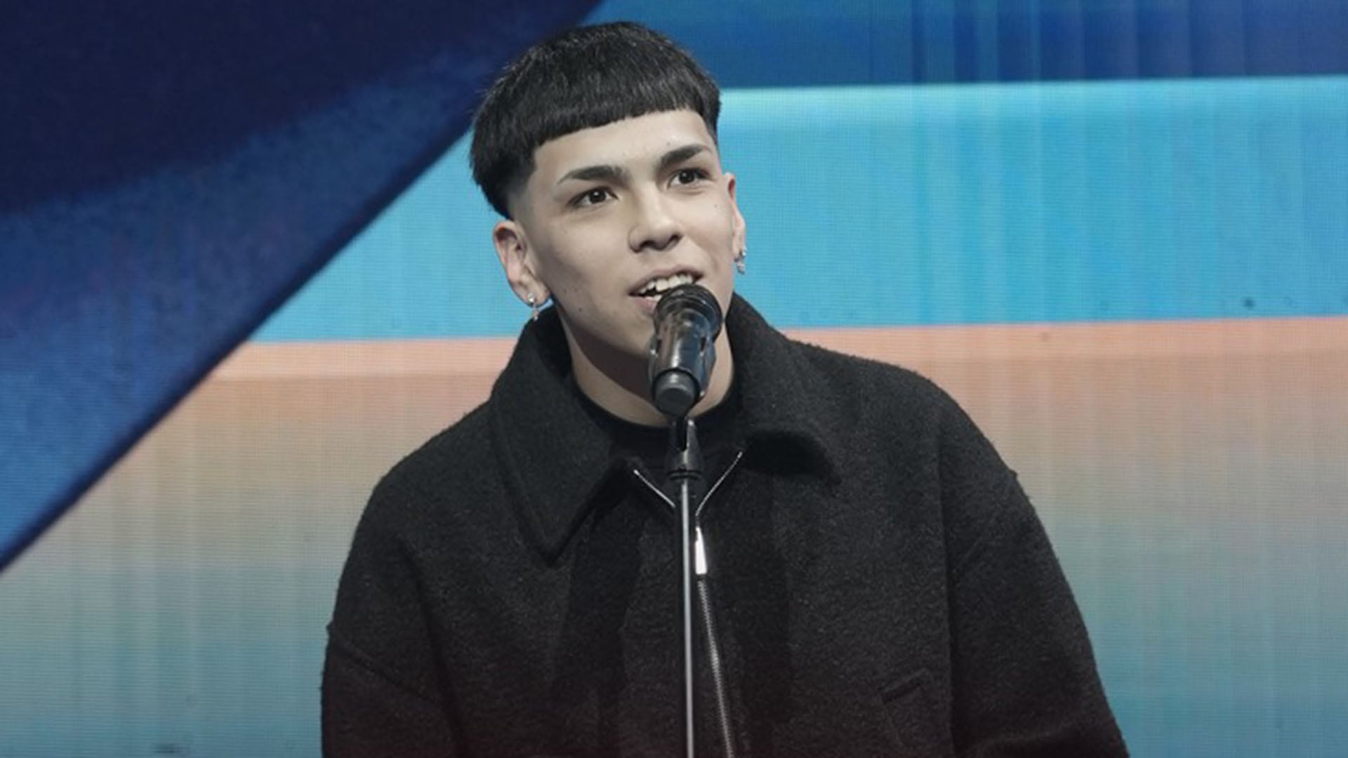 Milo J optó por no confrontar directamente a Andrea Rincón y centró su respuesta pública en el mensaje positivo de su disco