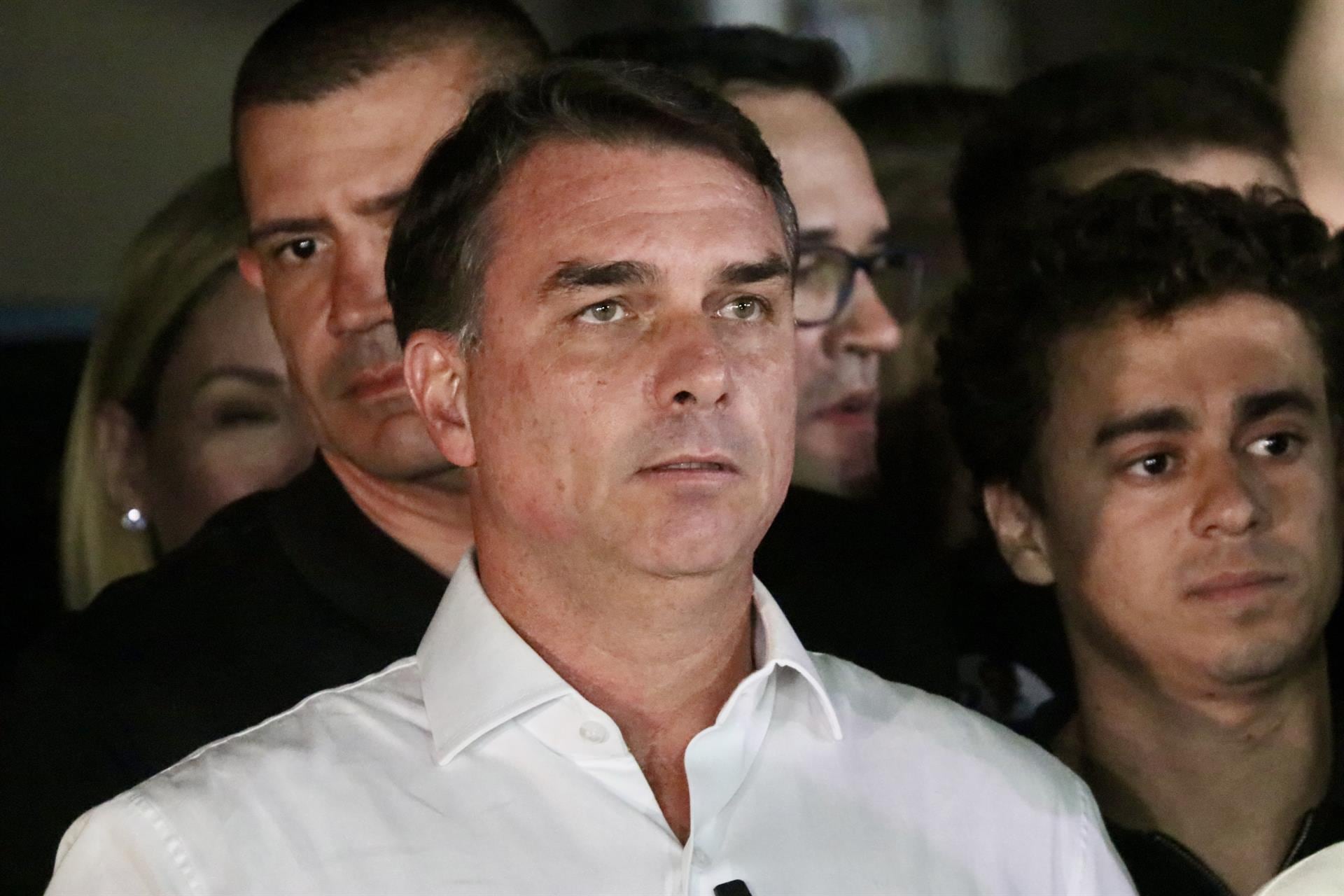 El misterioso avión en el que viaja Flávio Bolsonaro llegó a Ecuador tras despegar de Argentina con destino a EEUU (EP)