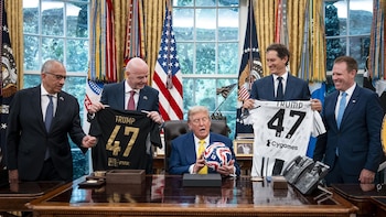 Dimite Carlos Cordeiro, principal asesor de Infantino, por el plan para vender el Mundial