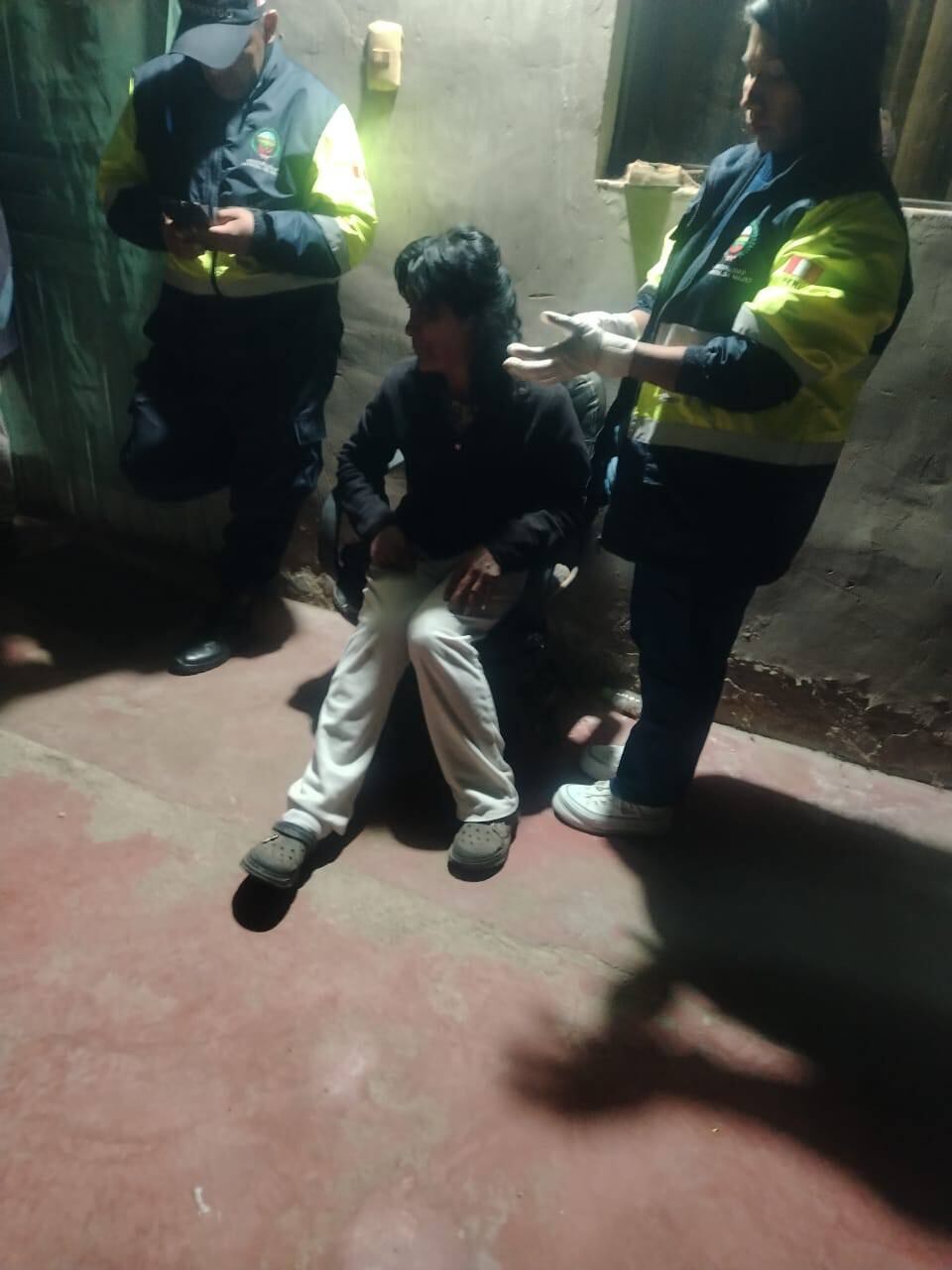 Familiares de hombre asesinado en Arequipa. Foto: La Vanguardia Noticias