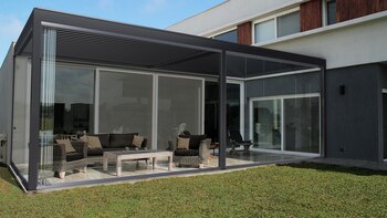 Las pérgolas conectan el espacio