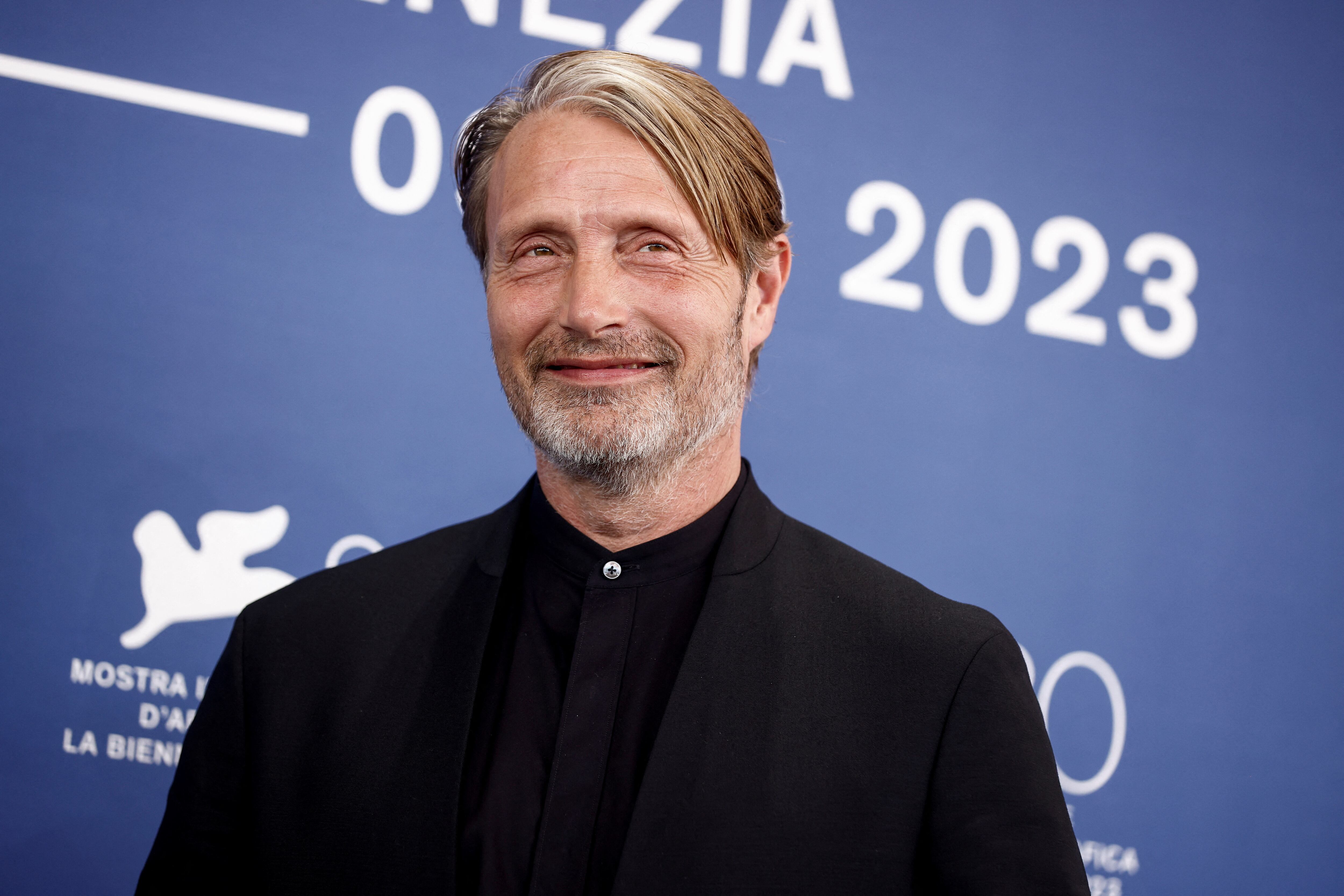 Mikkelsen considera que la actividad física es clave para su versatilidad emocional y física en el cine (REUTERS/Guglielmo Mangiapane)