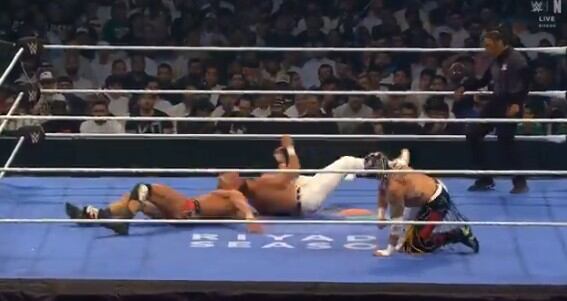 La dupla latina dio una muestra de técnica y resistencia, consiguiendo una victoria clave en su camino al oro por parejas en WWE. (Captura de Pantalla)