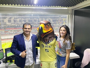 Junto a su compañero Axel