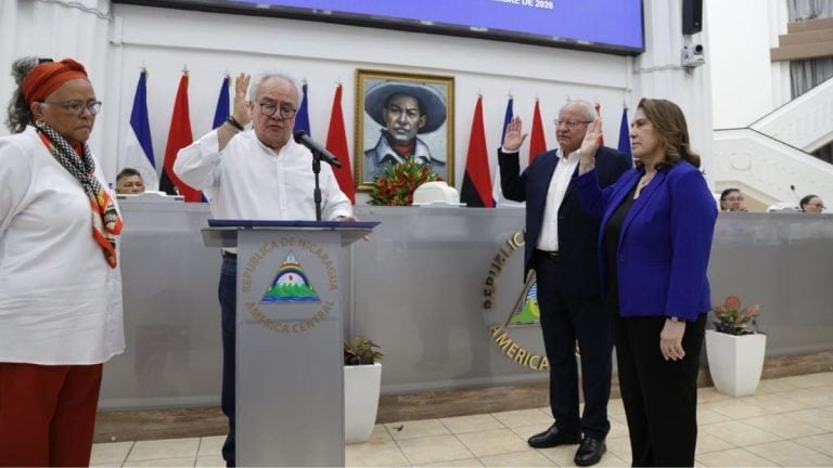 Ana Julia Guido Ochoa presta juramento durante la ceremonia de su elección como nueva presidenta de la Corte Suprema de Justicia de Nicaragua. (Asamblea Nacional)