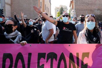 Taxi drivers on strike hold