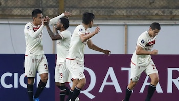 La U lidera, Cristal cae