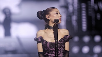 Ariana Grande inicia su primera gira después de triunfar como actriz en ‘Wicked’: Un espectáculo donde se prioriza la voz de la cantante