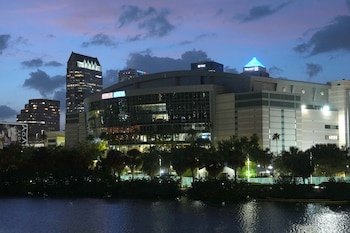 Tampa cerró el podio de ciudades para jubilarse por su desempeño en actividades, calidad de vida, recreación y una menor tasa de delitos contra la propiedad (Mandatory Credit: Kirby Lee-Imagn Images)