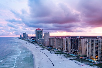 El operativo policial en Gulf Shores dejó 109 detenidos en una sola noche, la mayoría menores de 21 años (Prickett Properties)