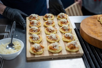 Las plazas de mercado de Bogotá ofrecen platos de arroz desde $15.000 hasta $40.000 durante los tres días del evento - crédito Ipes