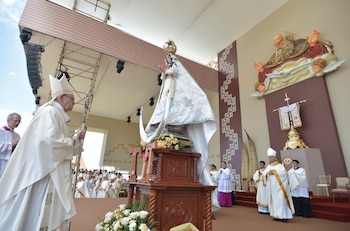 El Papa Francisco celebró una Misa multitudinaria en Huanchaco . (Vatican News)