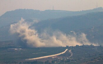 El humo se eleva en Kfar Kila, Líbano, este 7 de agosto de 2024 (REUTERS/Karamallah Daher)
