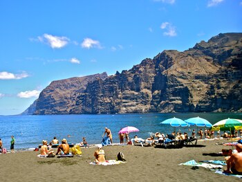 Playa de los Guíos, en Tenerife (Wikimedia Commons)