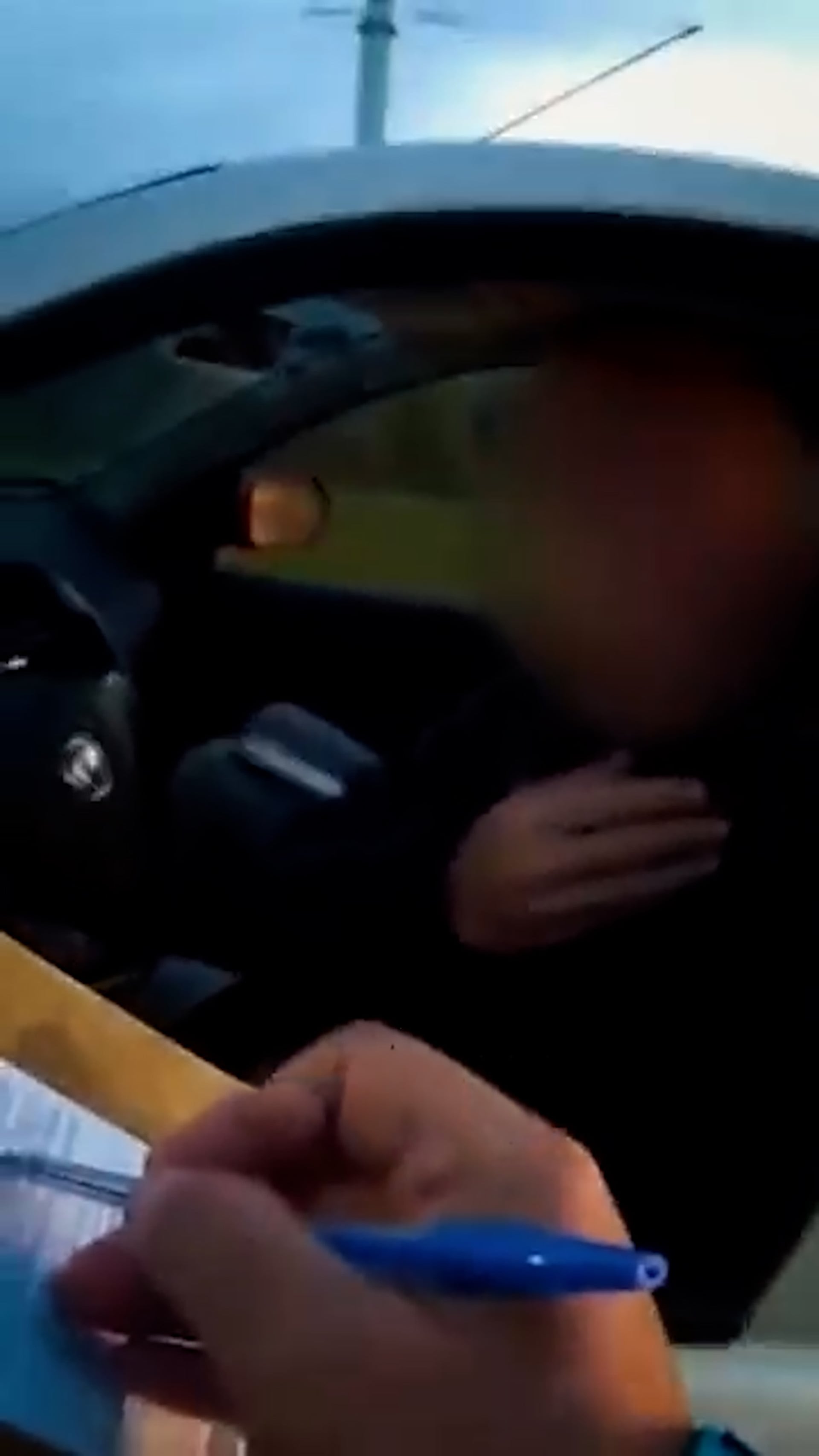 El conductor minimizó la infracción en la autopista Buenos Aires-La Plata, dijo que había circulado solo 200 metros y se negó a firmar el acta