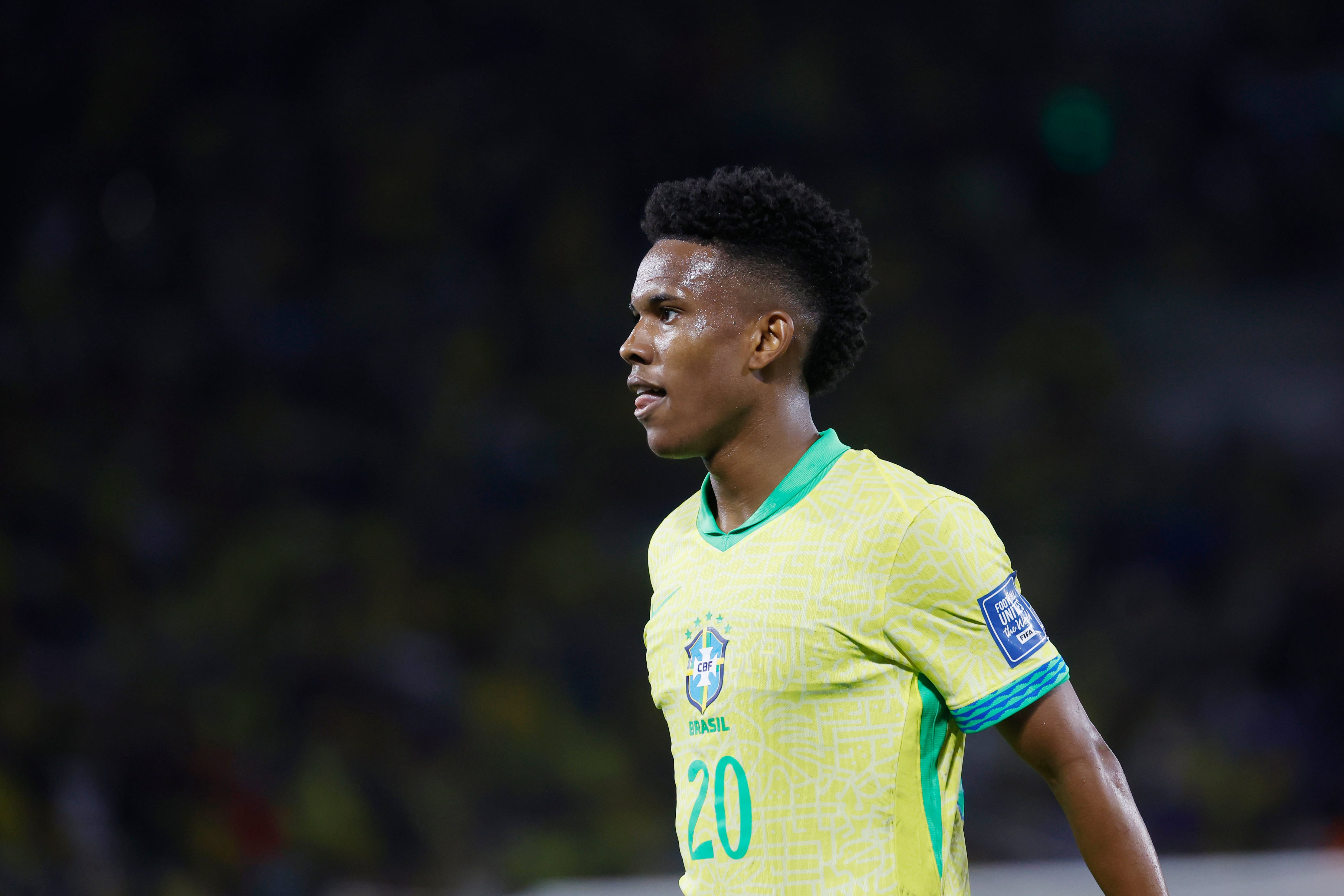 La joven estrella del Chelsea, Estevao, también estaría afuera de la Copa del Mundo (EFE/ Antonio Lacerda)