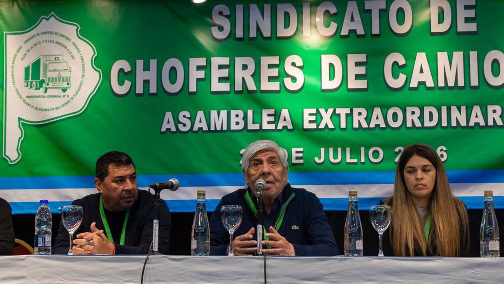 Hugo Moyano presidió una asamblea del Sindicato de Camioneros para echar al dirigente Claudio Balazic