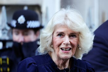 La Reina Camilla de Gran Bretaña abandona la Clínica de Londres donde el Rey Carlos está recibiendo tratamiento para un agrandamiento de la próstata, en Londres, Gran Bretaña, el 26 de enero de 2024. REUTERS/Toby Melville