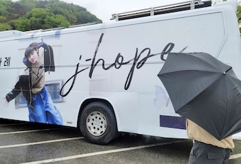 Una foto de J-Hope, miembro