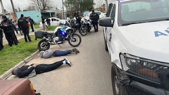 Detuvieron a dos motochorros en La Plata tras un asalto a una dietética: los investigan por otros robos en comercios