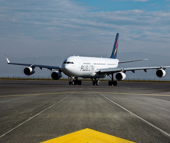 Un avión de Plus Ultra. (Europa Press)