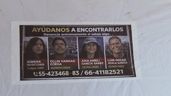 En el marco de la inauguración del Mundial 2026, familiares de personas desaparecidas llevan acciones de pega de fichas de búsqueda con el objetivo de visibilizar la crisis de manera internacional. (Crédito: Jaqueline Viedma/Infobae México)